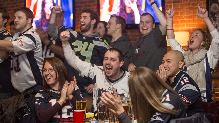 4 Common Mistakes To Avoid When Throwing a Super Bowl Party